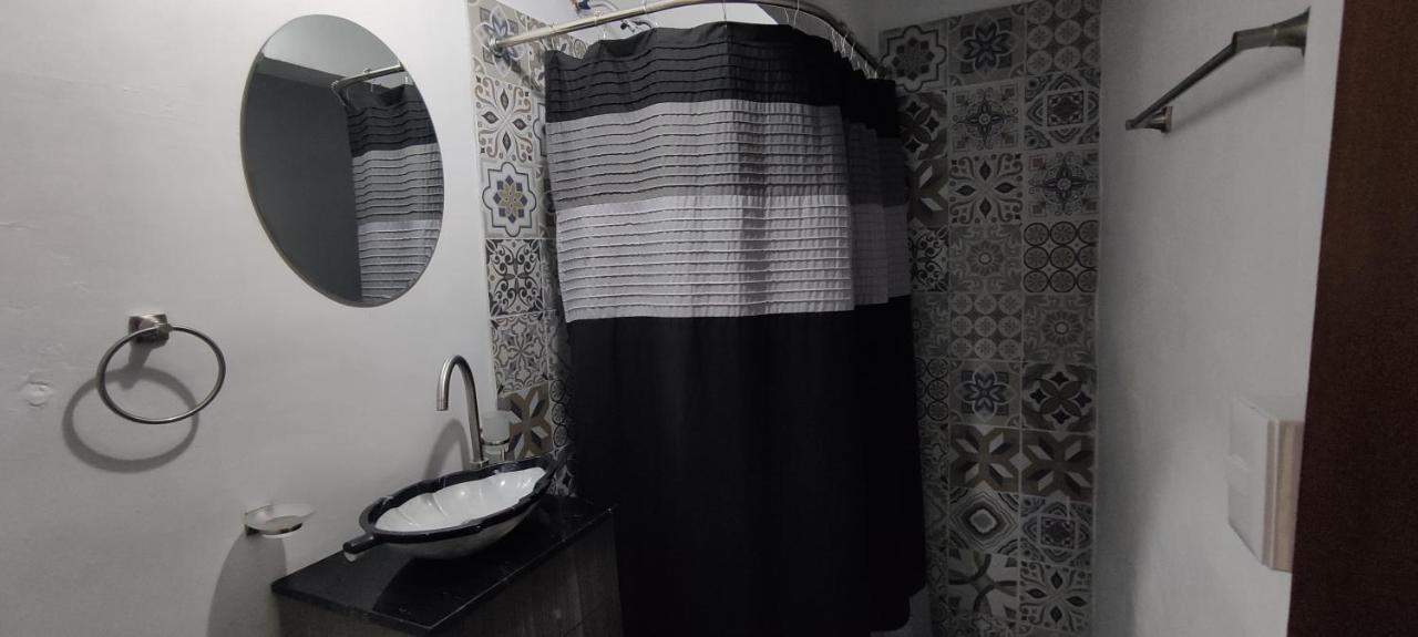 Leveli Coliving Hostel Guadalajara Buitenkant foto
