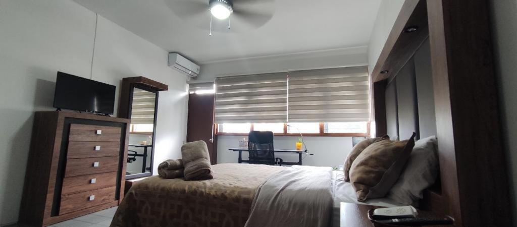 Leveli Coliving Hostel Guadalajara Buitenkant foto
